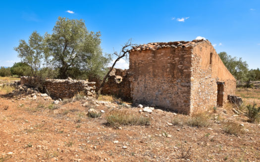 Small farmhouse with good access (256)