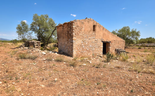 Small farmhouse with good access (256)