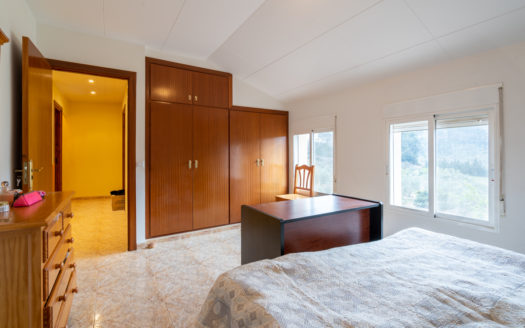 A ready to live in modern townhouse (648)