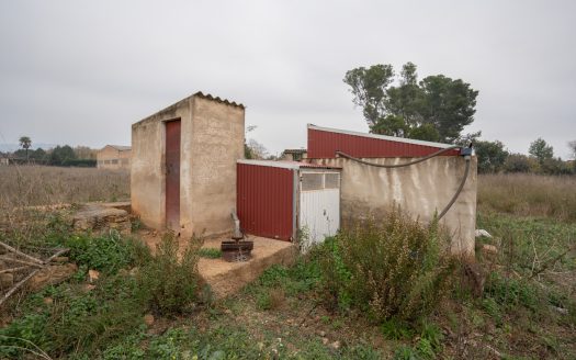 Big plot of land near the town (791)