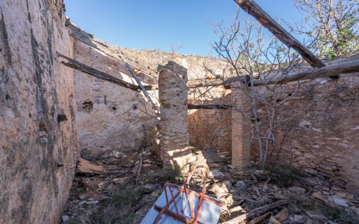 Gran ruïna per a reconstruir (810)