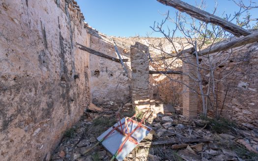 Gran ruïna per a reconstruir (810)