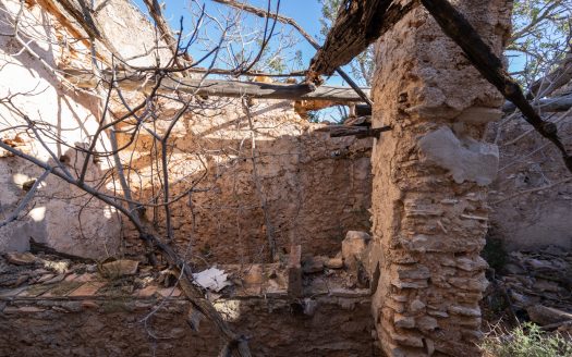Gran ruïna per a reconstruir (810)