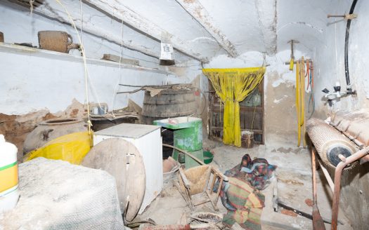 Very old house to restore in La Galera (825)