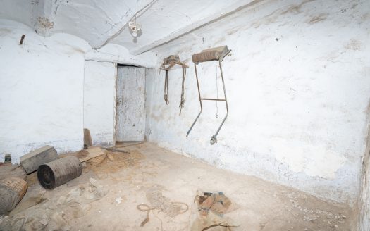 Very old house to restore in La Galera (825)