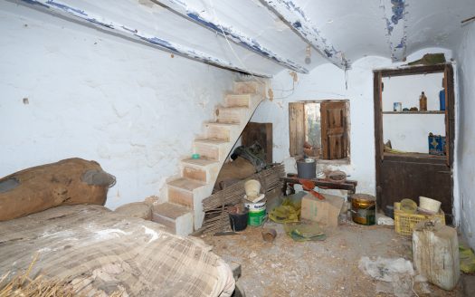 Very old house to restore in La Galera (825)
