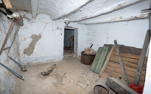 Very old house to restore in La Galera (825)