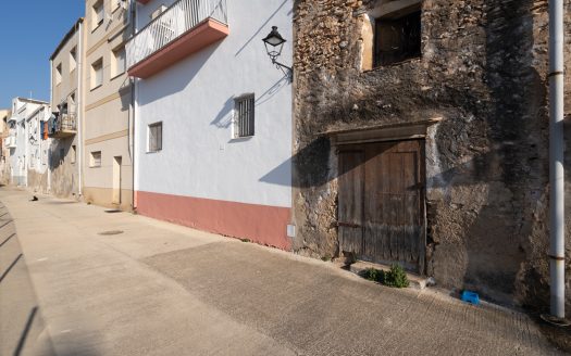 Very old house to restore in La Galera (825)