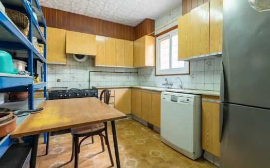 Gran casa con muchas posibilidades (855)