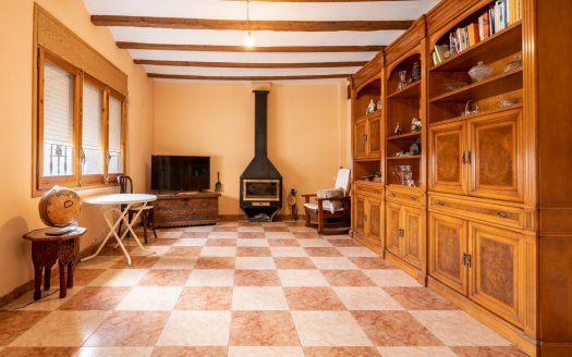 Gran casa con muchas posibilidades (855)