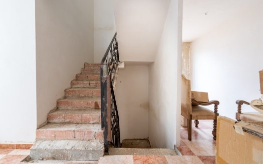 Gran casa con muchas posibilidades (855)