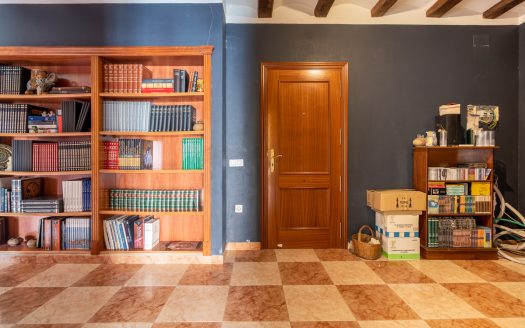 Gran casa con muchas posibilidades (855)