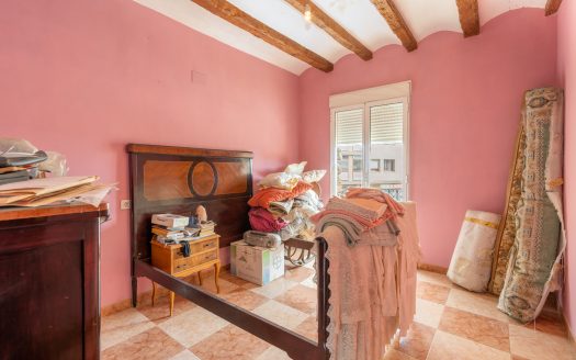 Gran casa con muchas posibilidades (855)