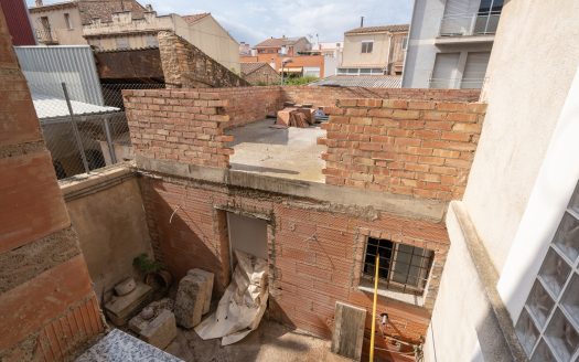 Gran casa con muchas posibilidades (855)