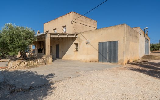 Una masia amb llum i aigua (908)