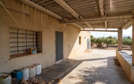 Una masia amb llum i aigua (908)