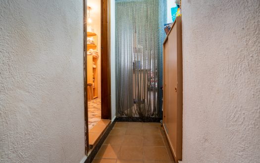 Una masia amb llum i aigua (908)