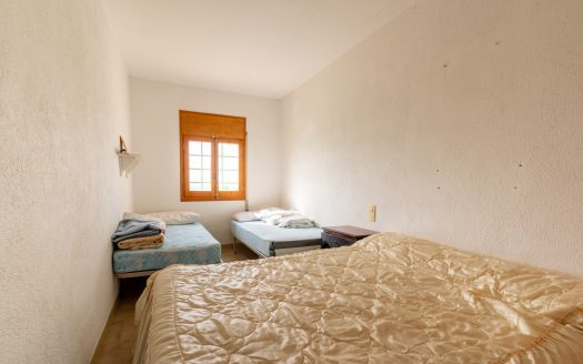 Una masia amb llum i aigua (908)