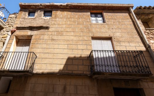 Townhouse ready to live in Horta de Sant Joan (928)