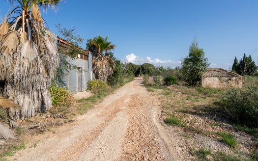 Flat land with water and electricity (938)