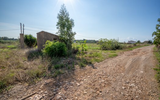 Flat land with water and electricity (938)