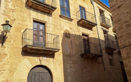 Majestic townhouse for sale in Calaceite (10)