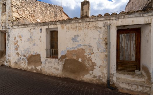 Big town house to restore (21)