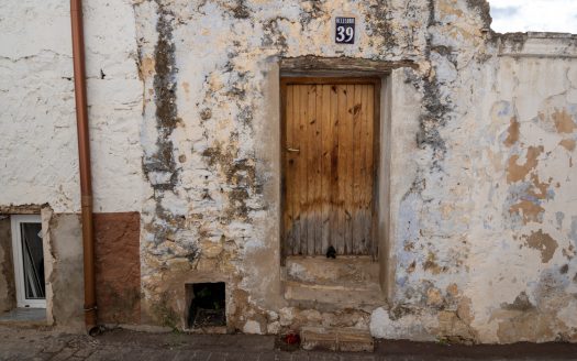 Narrow town house to restore (22)