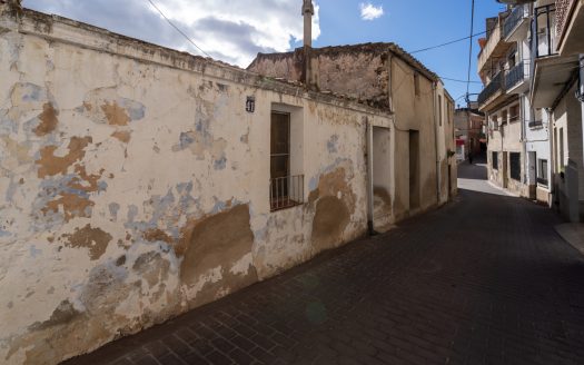 Big town house to restore (21)
