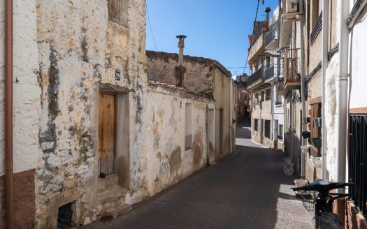 Narrow town house to restore (22)
