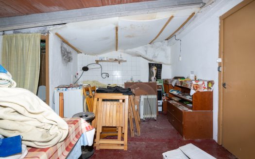 Big town house to restore (21)