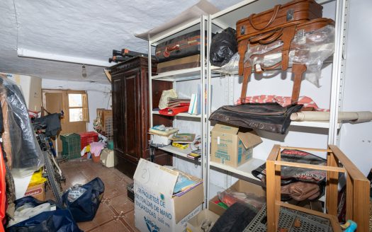 Big town house to restore (21)
