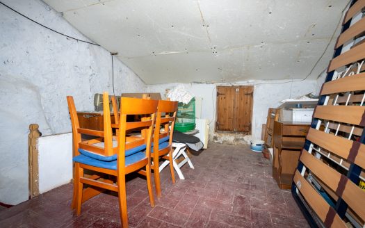Big town house to restore (21)