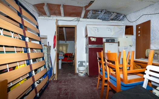 Big town house to restore (21)