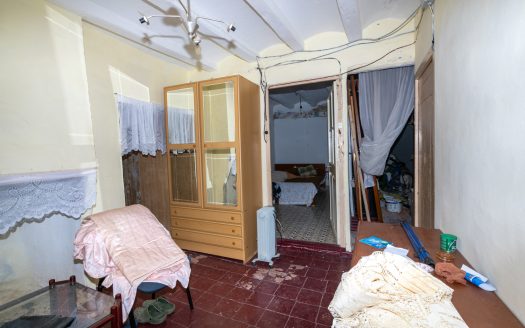 Big town house to restore (21)
