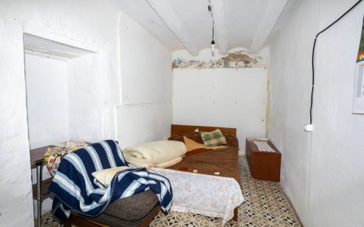 Big town house to restore (21)