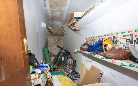 Big town house to restore (21)