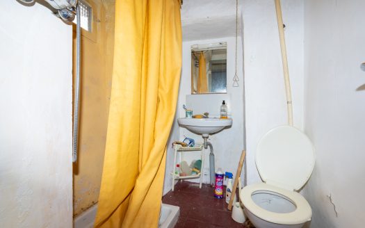 Big town house to restore (21)