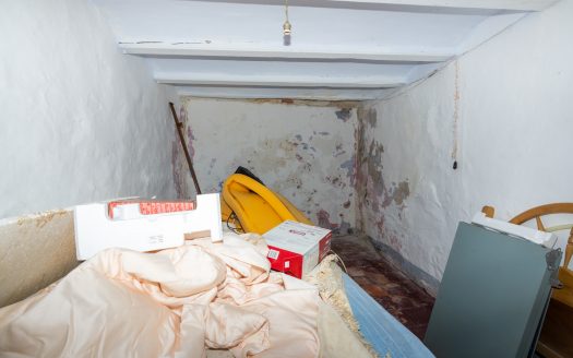 Big town house to restore (21)
