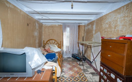 Big town house to restore (21)
