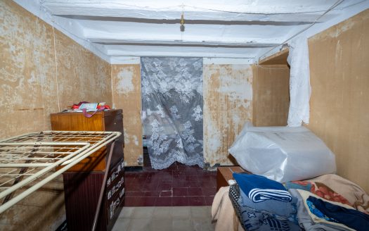 Big town house to restore (21)