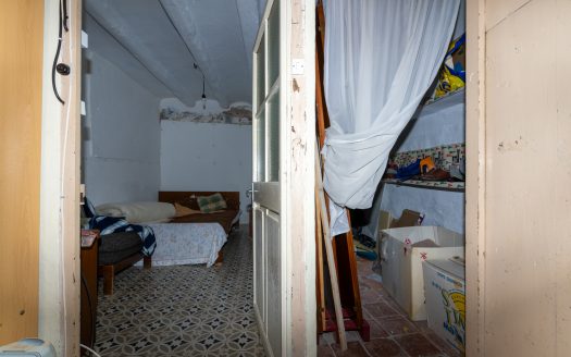 Big town house to restore (21)