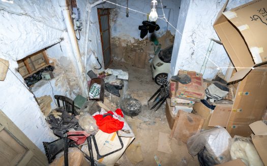 Big town house to restore (21)