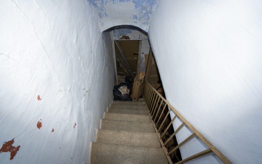 Big town house to restore (21)