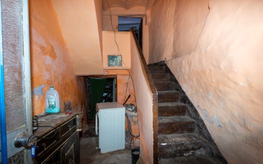 Narrow town house to restore (22)