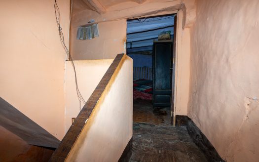 Narrow town house to restore (22)