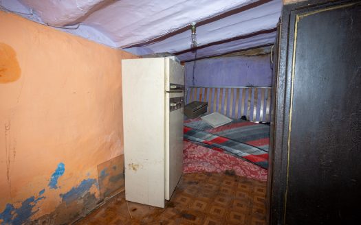Narrow town house to restore (22)