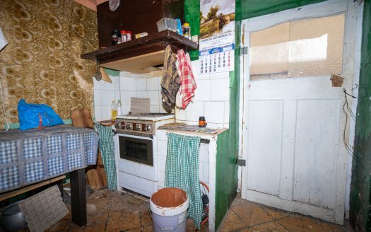 Narrow town house to restore (22)