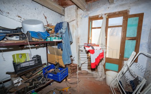 Narrow town house to restore (22)
