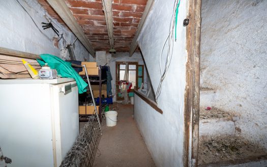 Narrow town house to restore (22)